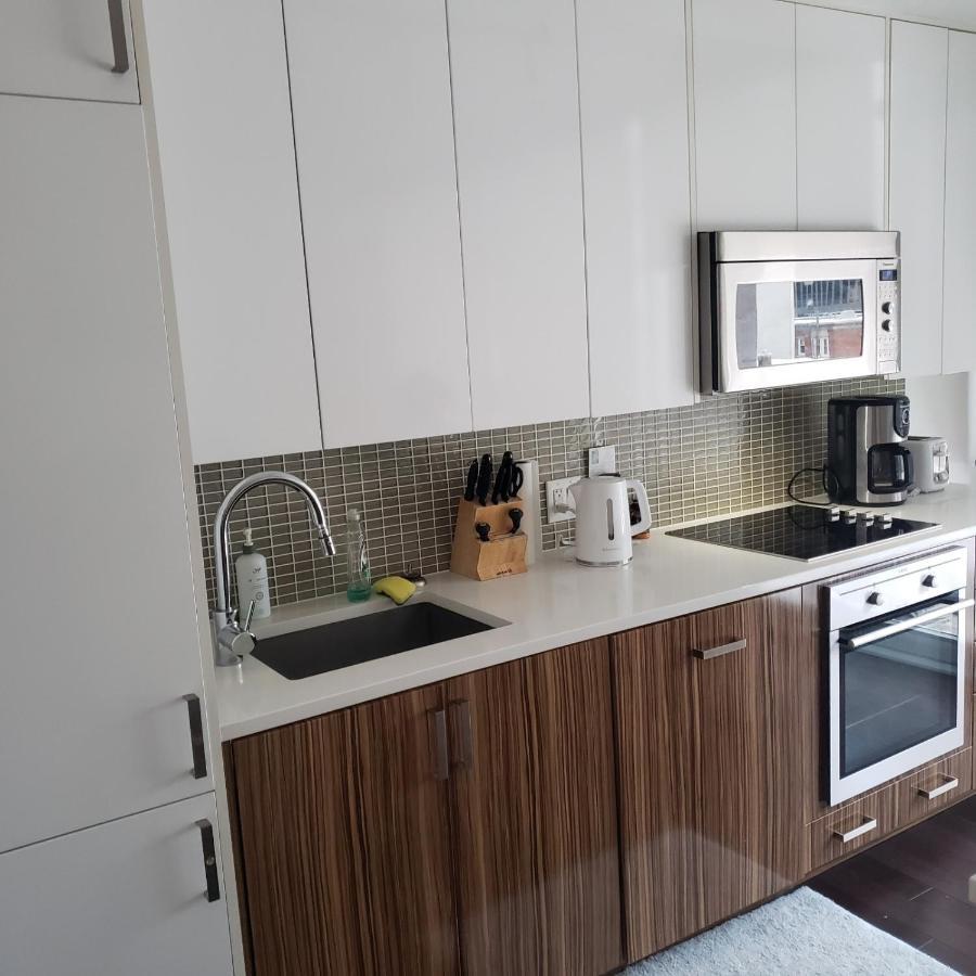 Lovely Entire 1 Bedroom Plus A Den Fully Furnished Ottawa Exterior photo